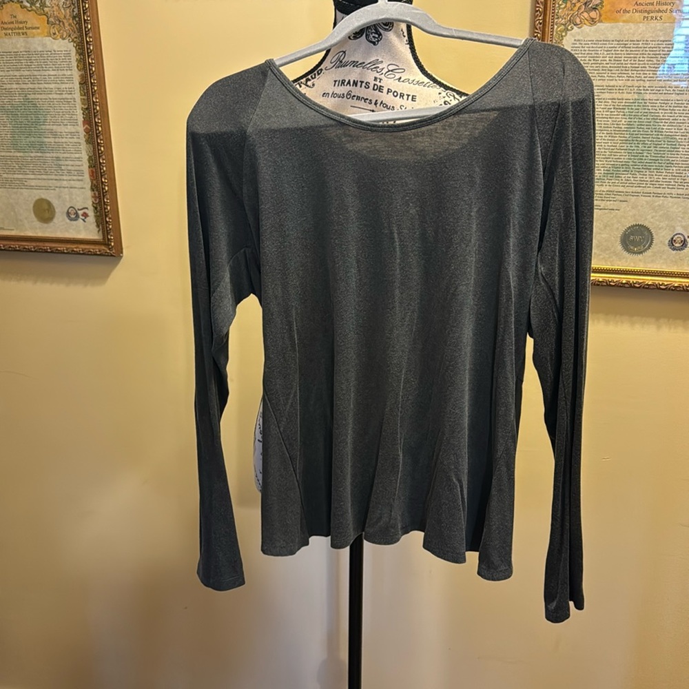Gray Jessica Simpson, large athletic wear shirt